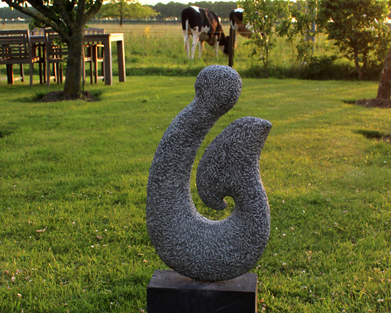 Beeld in tuin 4123